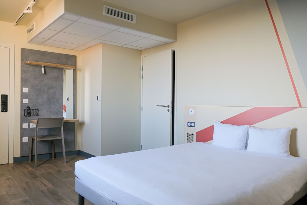 Standard Room, Multiple Beds photo 3