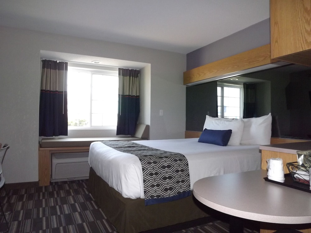 Studio Suite, 1 Queen Bed, Non Smoking - Photo 3