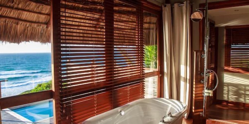 Deluxe Room (Ocean Front ) photo 3