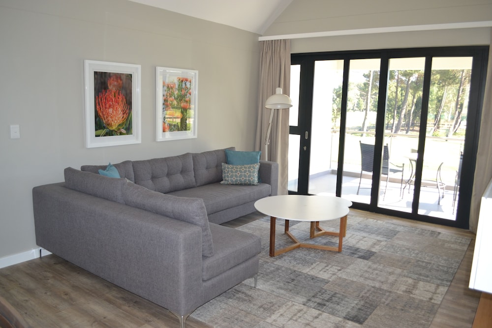 Comfort Suite, 2 Bedrooms, Golf View, Garden Area photo 2