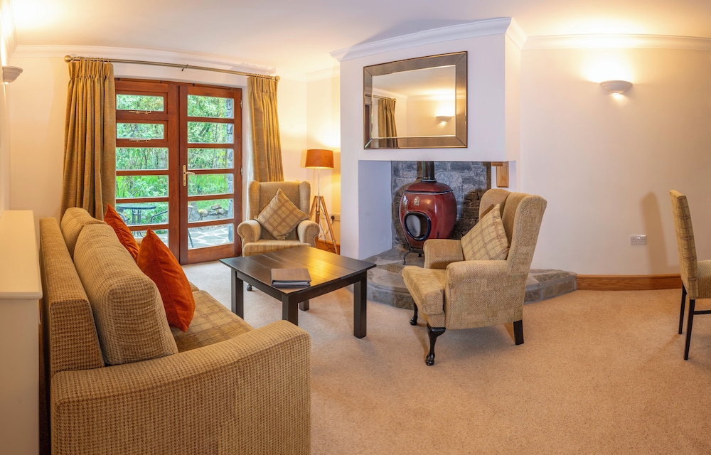 2 Bedroom Suite - Photo 2