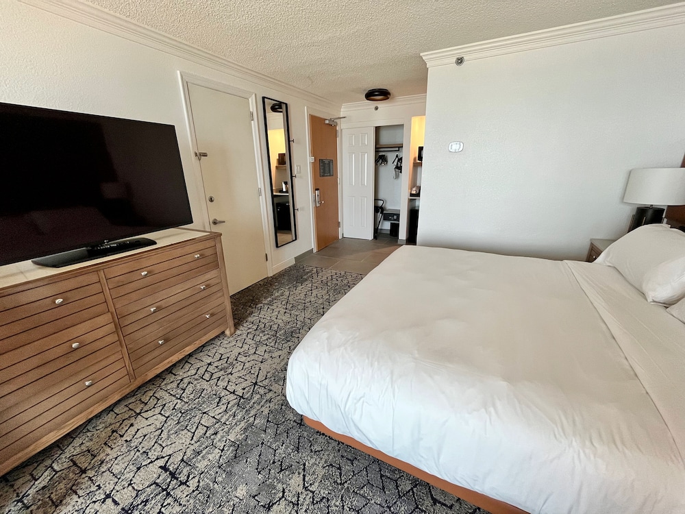 Room, 1 King Bed with Sofa bed, Balcony, Partial Ocean View - Photo 11