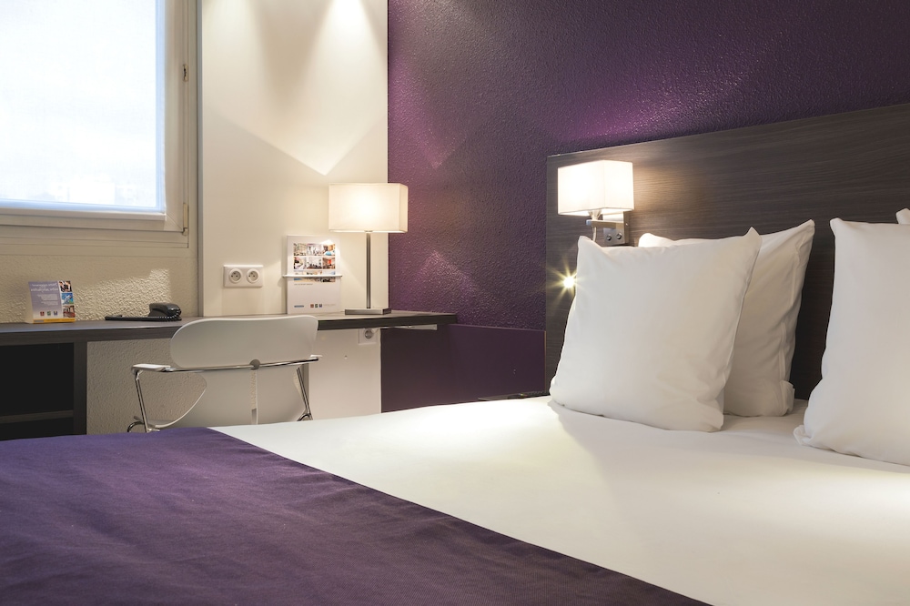 Standard Room, 1 Queen Bed - Photo 3