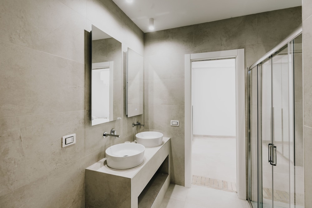 Deluxe Studio Suite, Jetted Tub photo 2