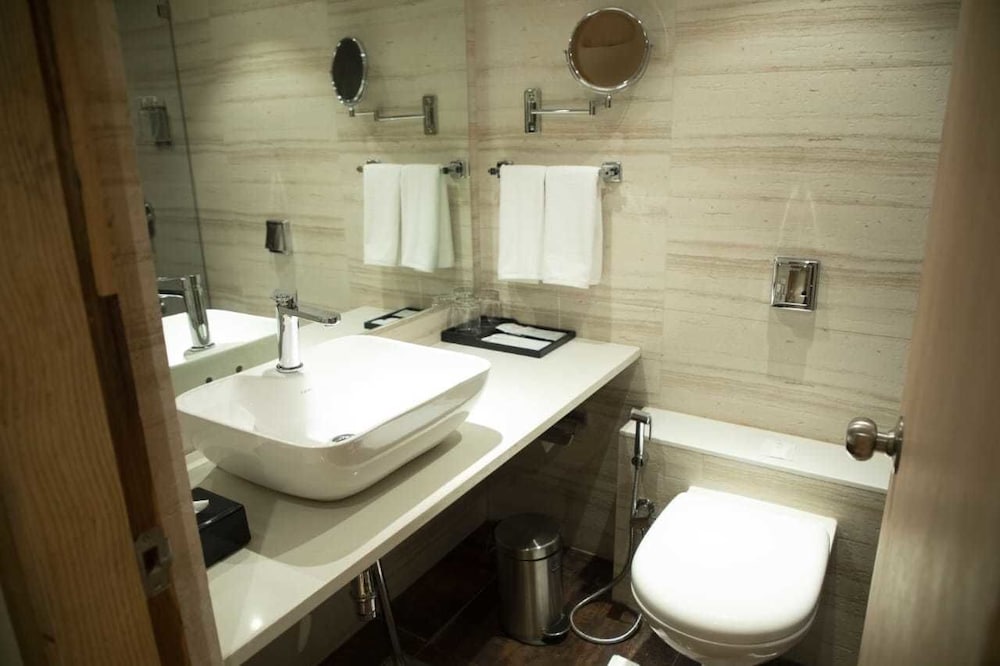 Deluxe Double or Twin Room, 1 Double Bed, Non Smoking - Photo 2