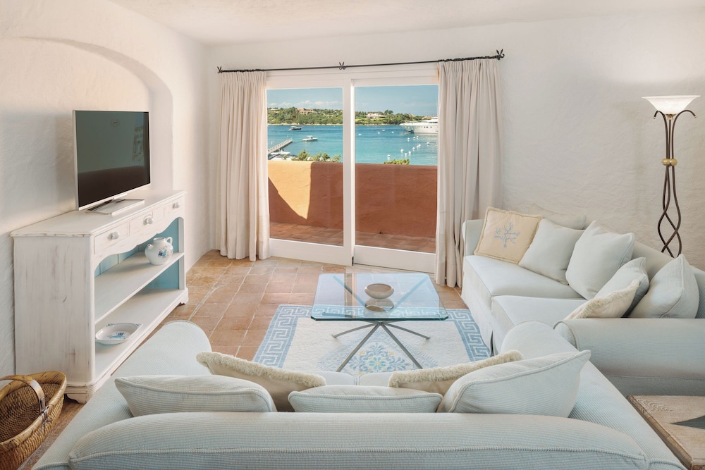 Signature Suite, 1 King Bed, Marina View (Terrace)