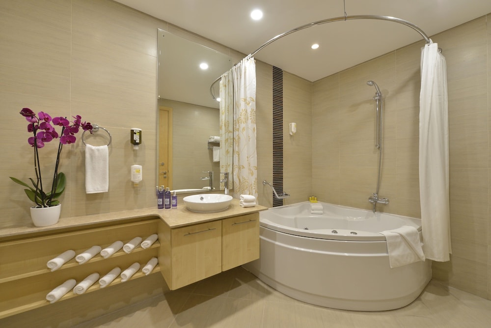 Classic Room, 3 Bedrooms, Balcony photo 3