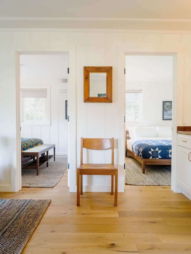 Grove Two Bedroom Cottage - 2 Queens - 1 Bath - Photo 3