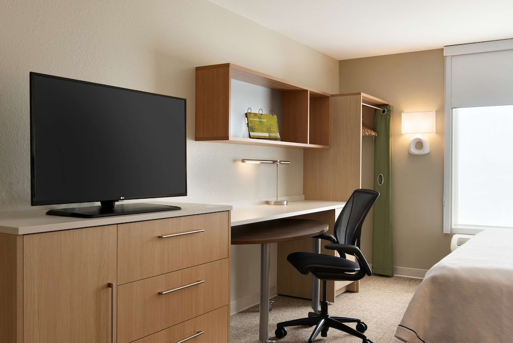 Premium Studio Suite, 1 King Bed, Non Smoking photo 2