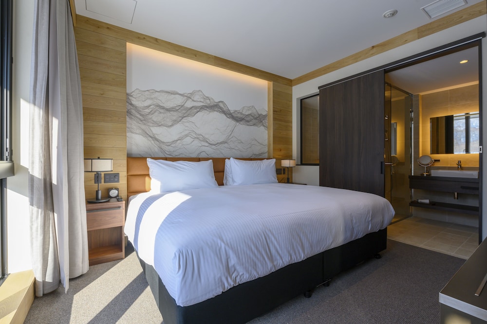 Suite, 2 Bedrooms - Photo 3