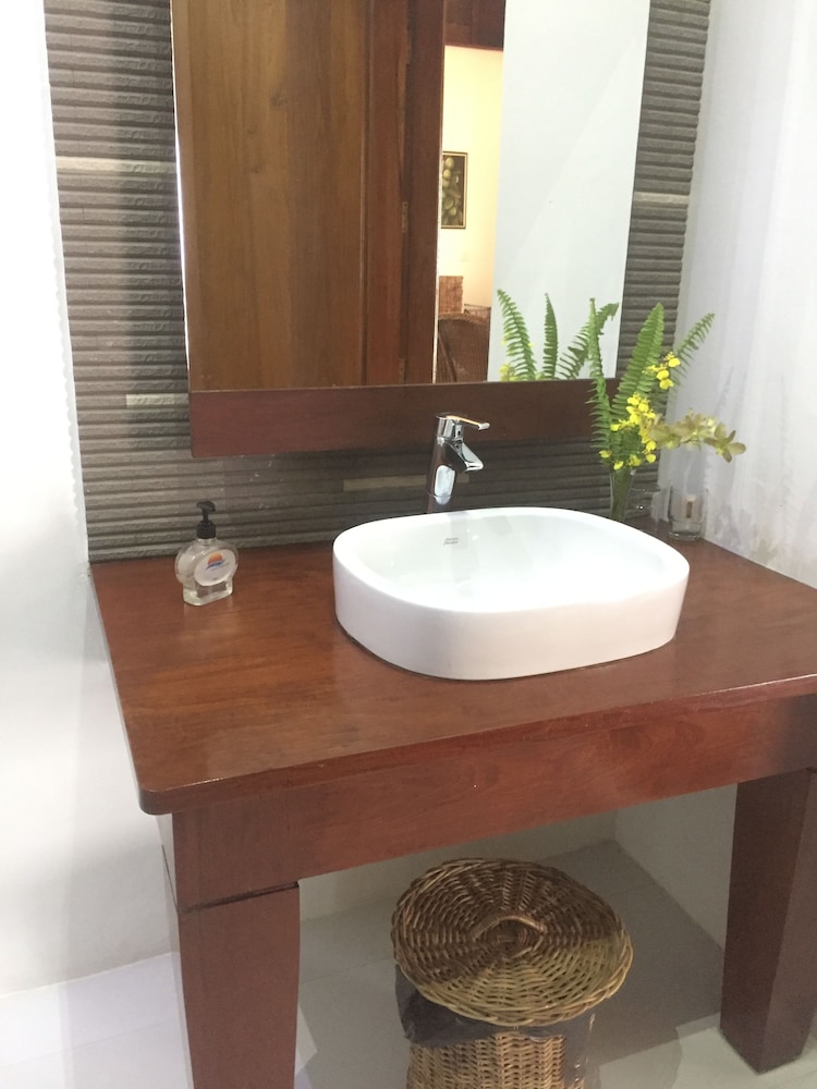 Deluxe Double Room, 1 Double Bed, Balcony, Partial Ocean View photo 3