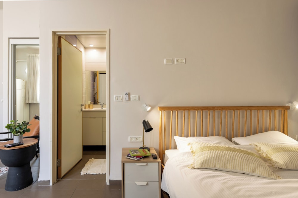 Studio, 1 Queen Bed photo 3
