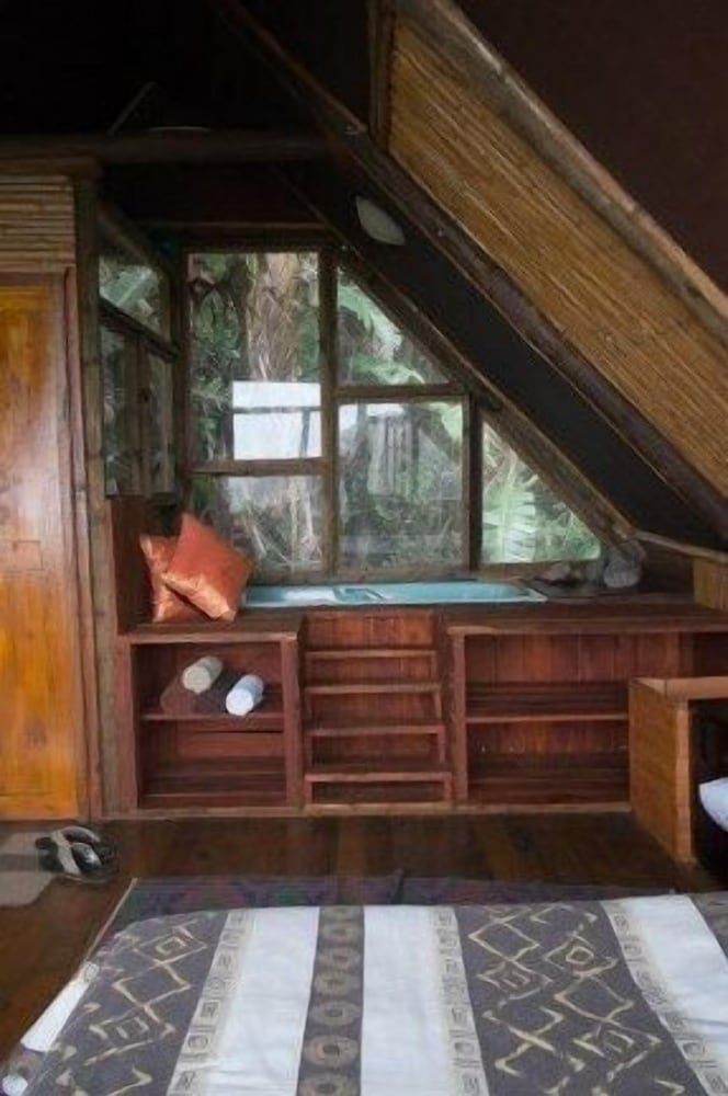 Basic Loft, 1 Bedroom, Partial Ocean View photo 2