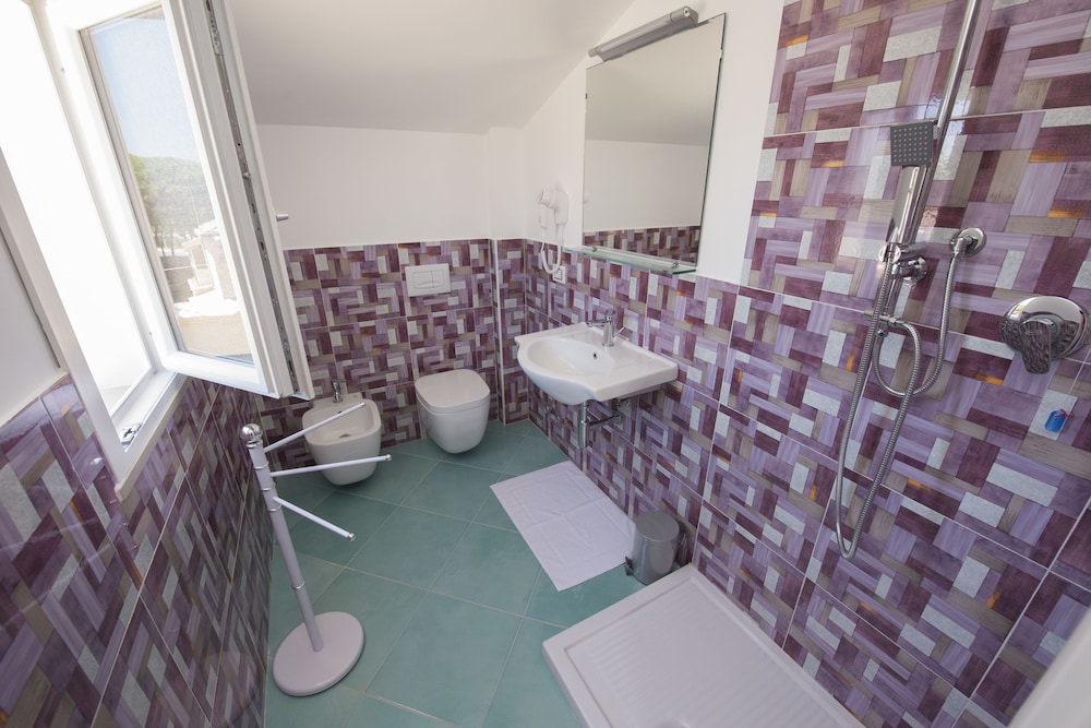 Comfort Double Room, City View (301) photo 3