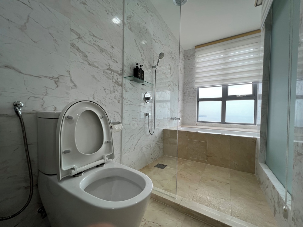 Family Apartment, 2 Bedrooms, Bathtub, Sea View photo 3
