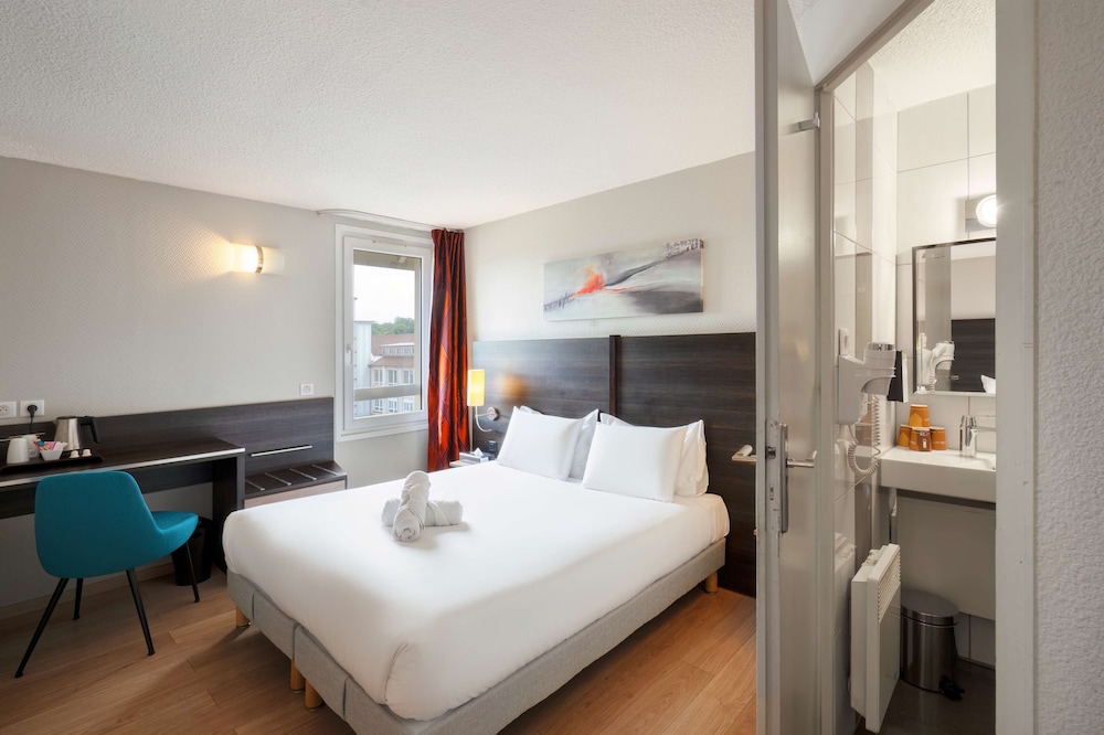 Standard Room, Multiple Beds - Photo 1
