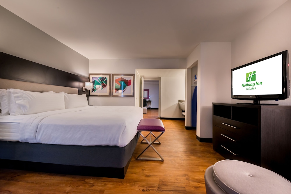 Suite, 1 Bedroom - Photo 2