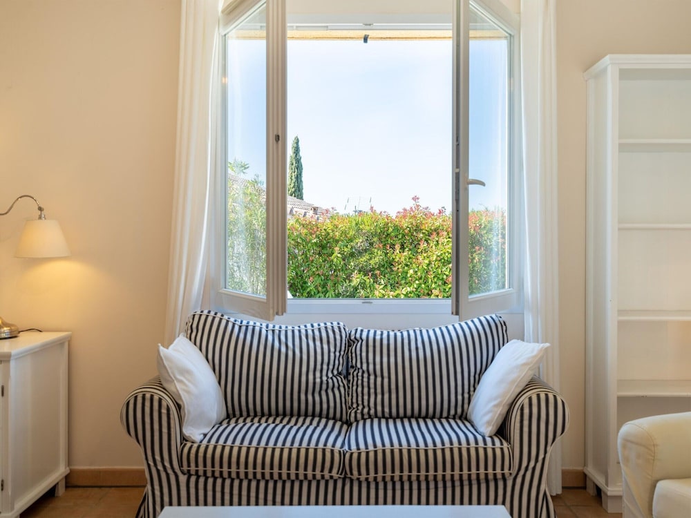 Villa photo 2