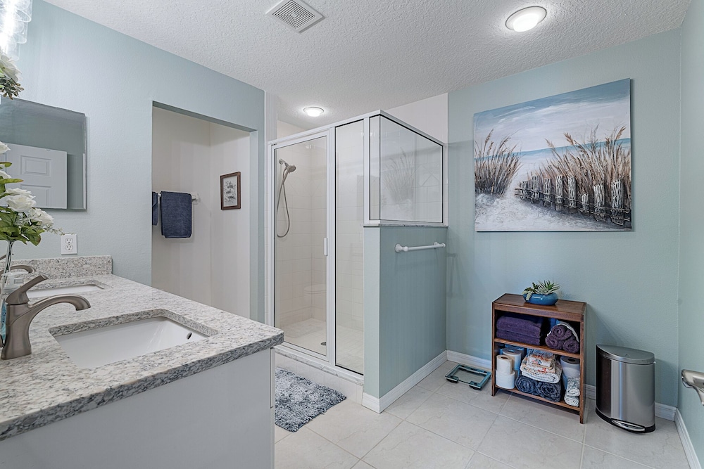 Sunny 3BR Condo Steps to Beach Pool NSB FL, 사진 47