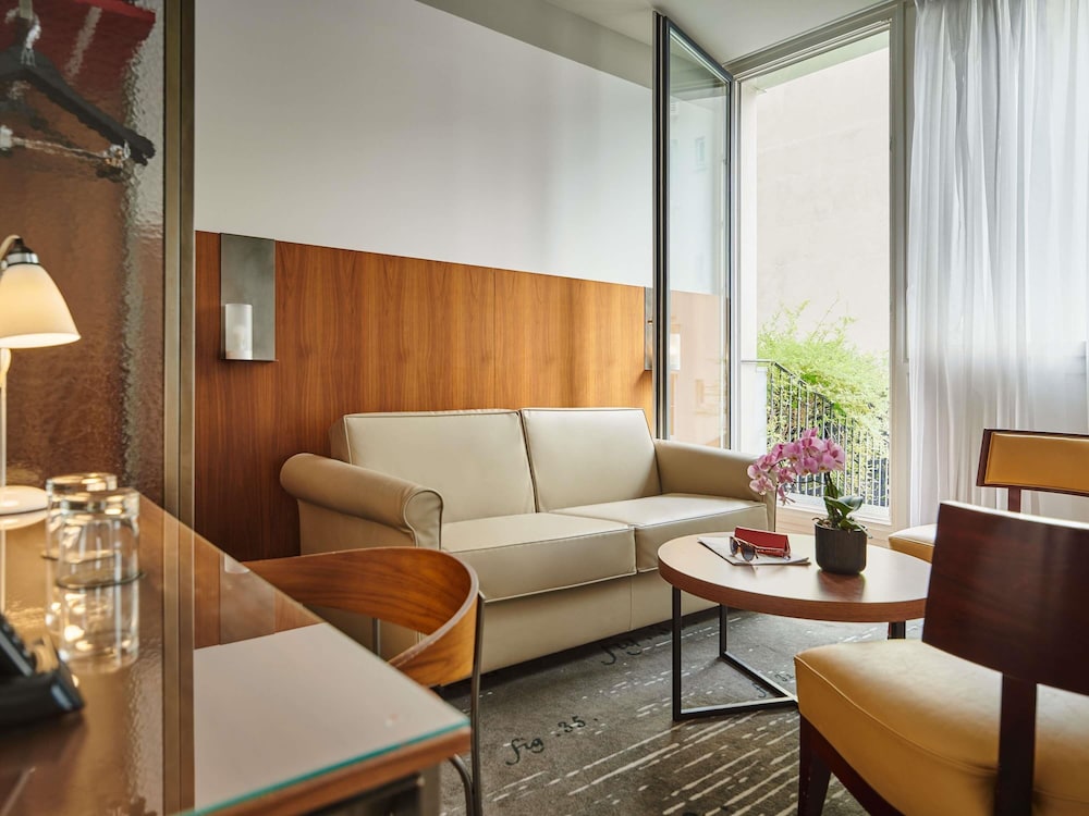 Deluxe Suite, 1 King Bed, Terrace