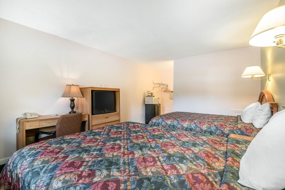 Standard Room, 2 Queen Beds, Non Smoking