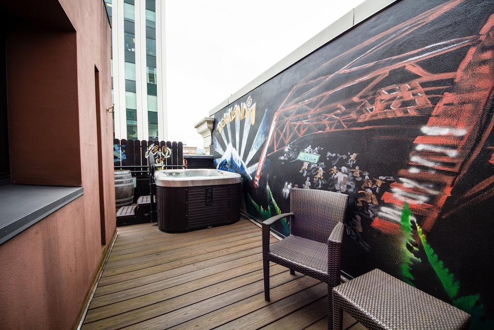 Premium Queen Room with Sky View