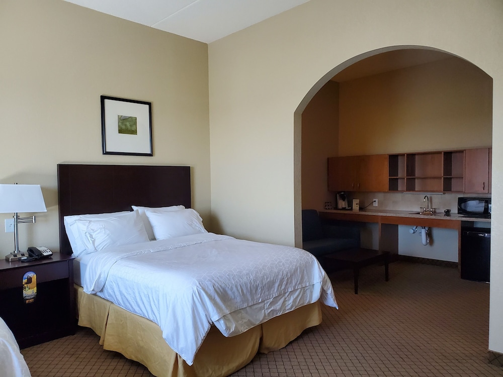 Suite, 2 Queen Beds, Accessible (Communications, Accessible Tub) photo 3