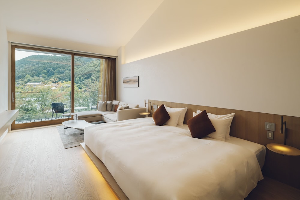 Double Room, Balcony, Mountain View thumbnail 5