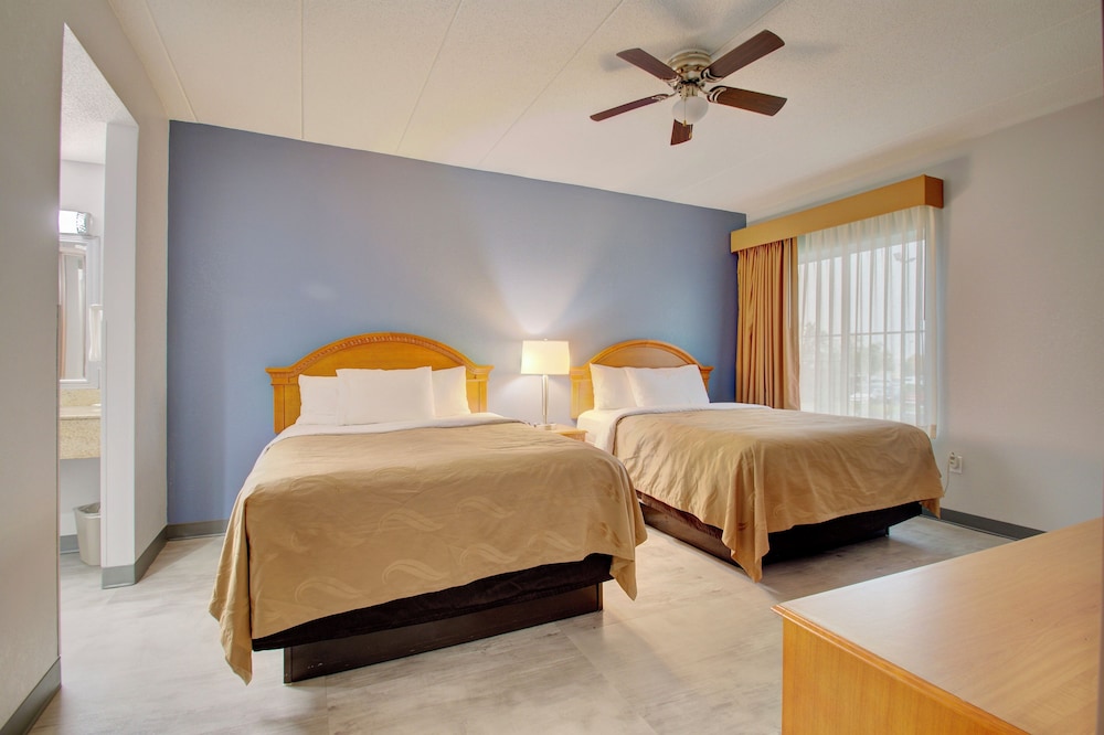 Suite, Non Smoking (2 Queen Beds, 2 person Sofabed) photo 2