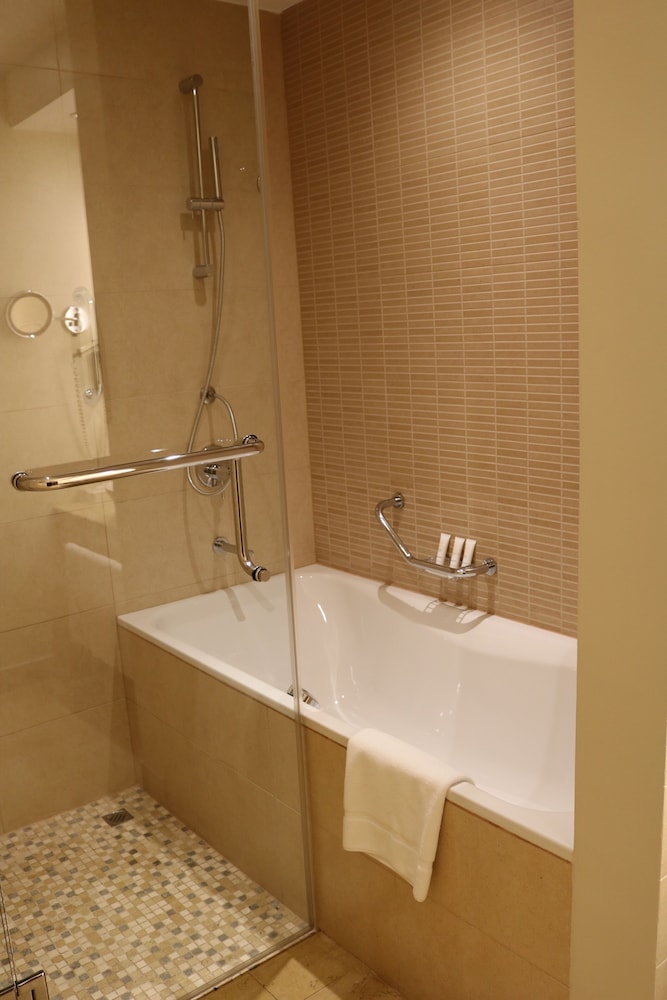 Standard Room, 1 King Bed, Balcony, Pool View - Photo 22