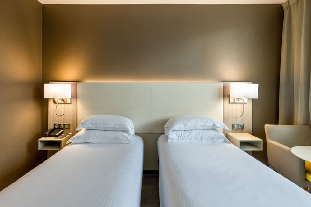 Superior Room, 2 Twin Beds thumbnail 5
