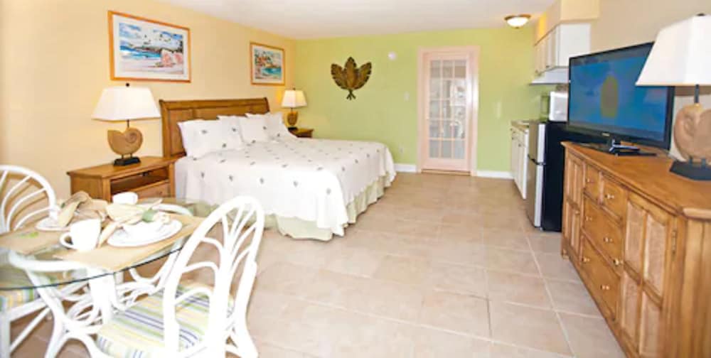 Standard Room, Pool View (CAYMAN) photo 1