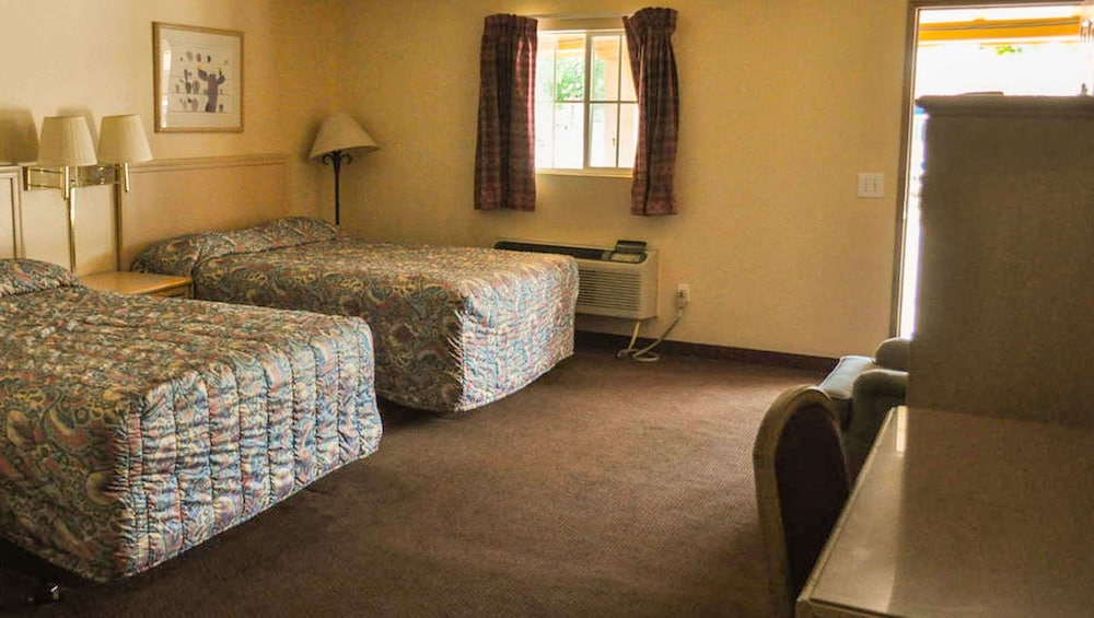 Room, 2 Double Beds, Non Smoking - Photo 4