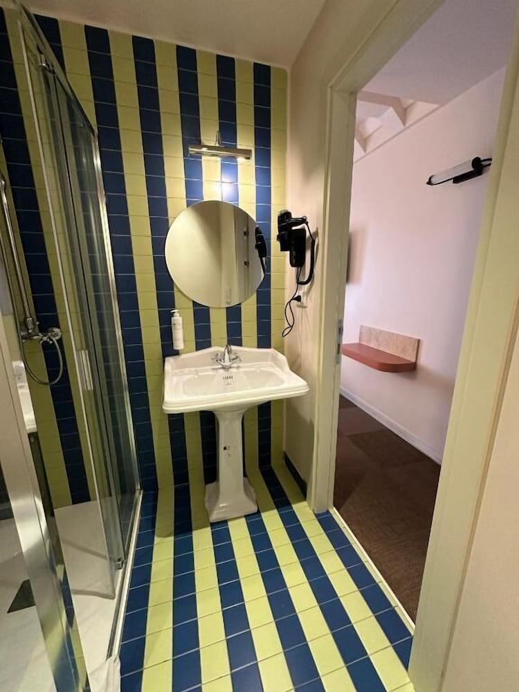 Superior Double or Twin Room photo 3