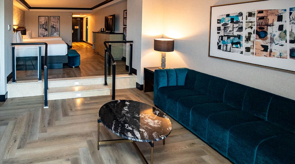 Premium Suite, 2 Queen Beds - Photo 3