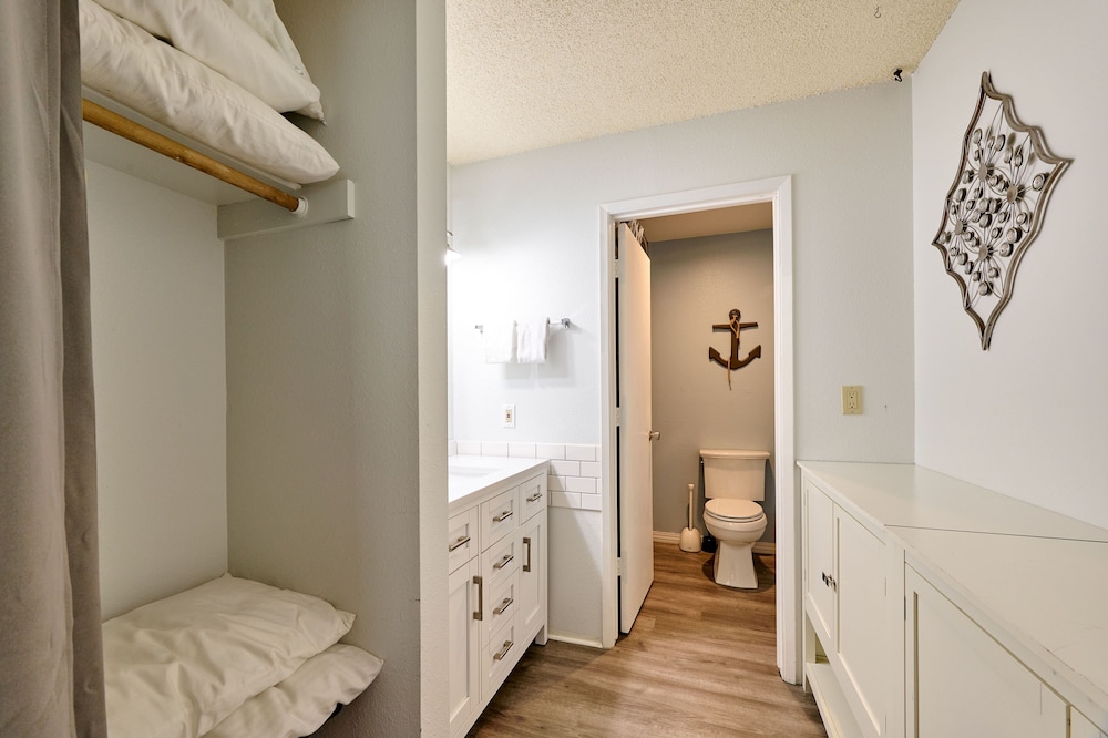 Superior Condo, 1 King Bed with Sofa bed, Ocean View, photo 6