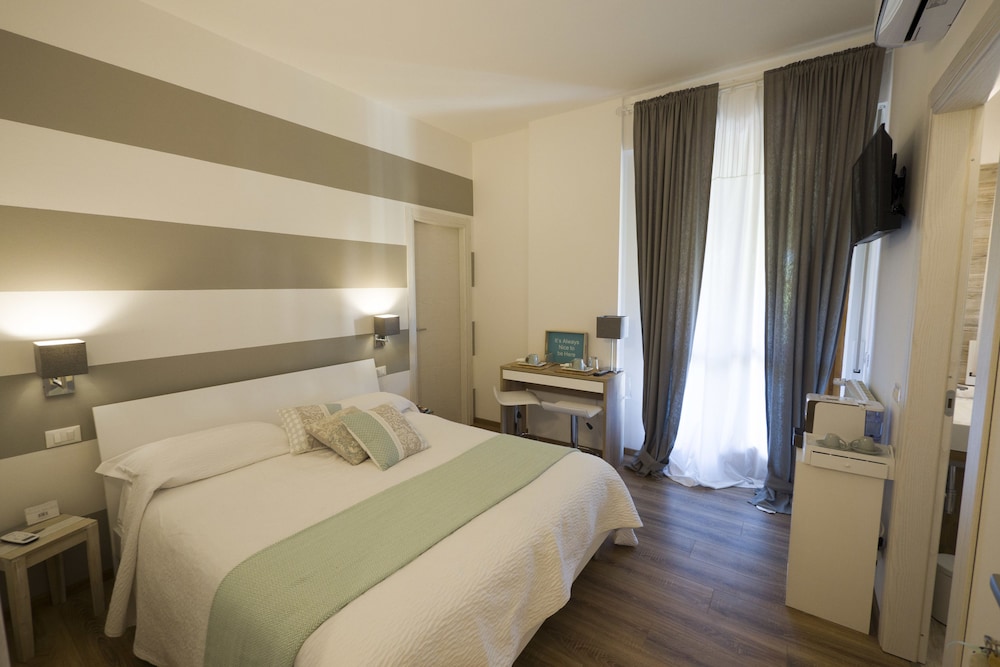 Deluxe Double Room, 1 Queen Bed, Non Smoking photo 1