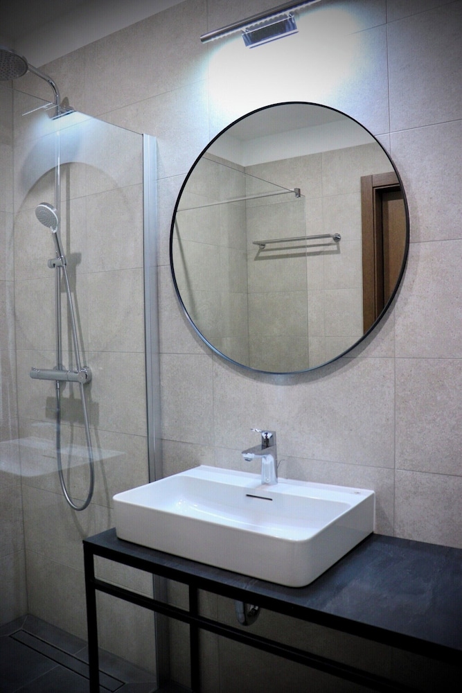 Deluxe Room - Photo 14