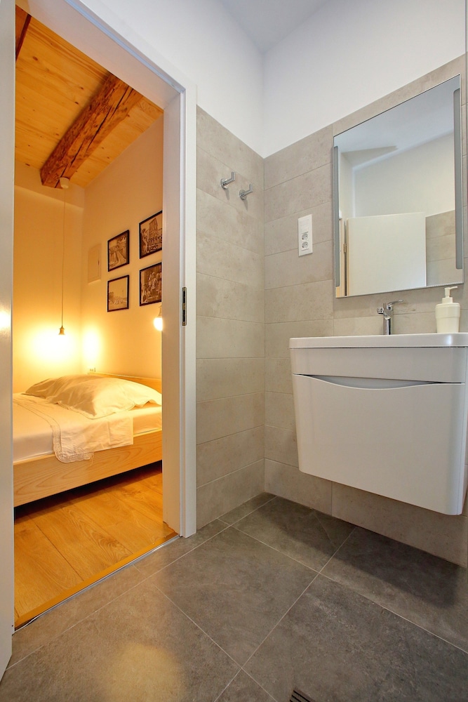 City Studio, 1 Double Bed, Balcony photo 3