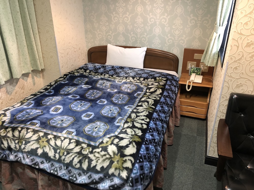 Deluxe Room, Smoking