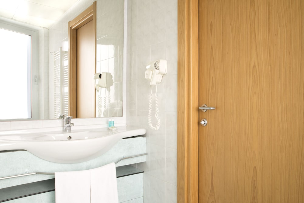 Standard Double Room Single Use photo 2