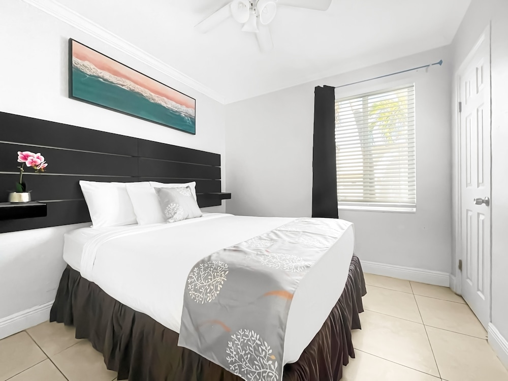 Deluxe Oceanside Queen - Photo 4