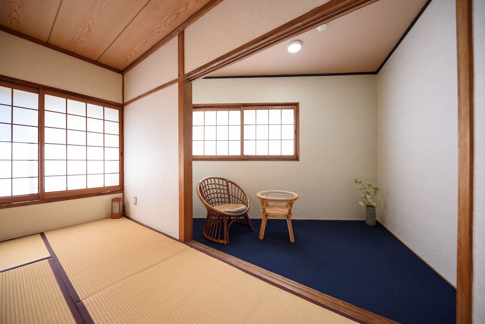 Deluxe Japanese Style Room With Shared Toilet photo 3