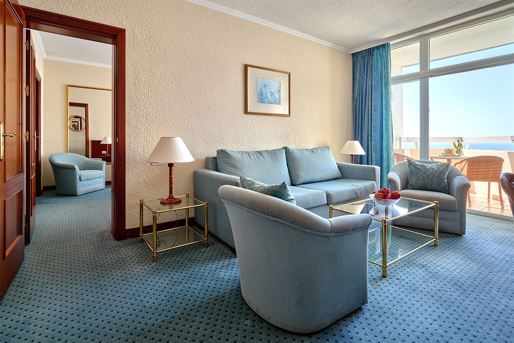 Suite, Sea View