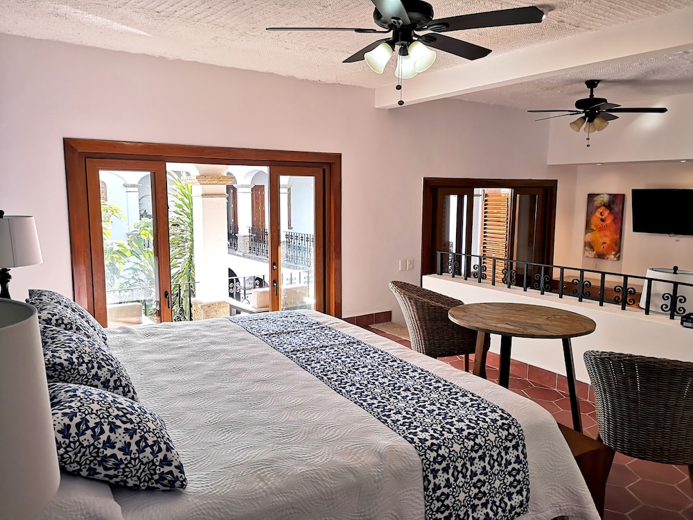 Standard House, Multiple Bedrooms, Kitchen, City View photo 1