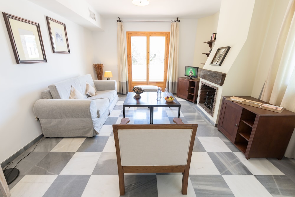 Deluxe Room, 1 Bedroom (with living room) photo 2