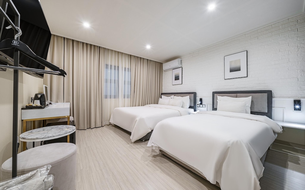 Room (Deluxe Twin - Starbucks Coffee PKG (N) - Photo 9