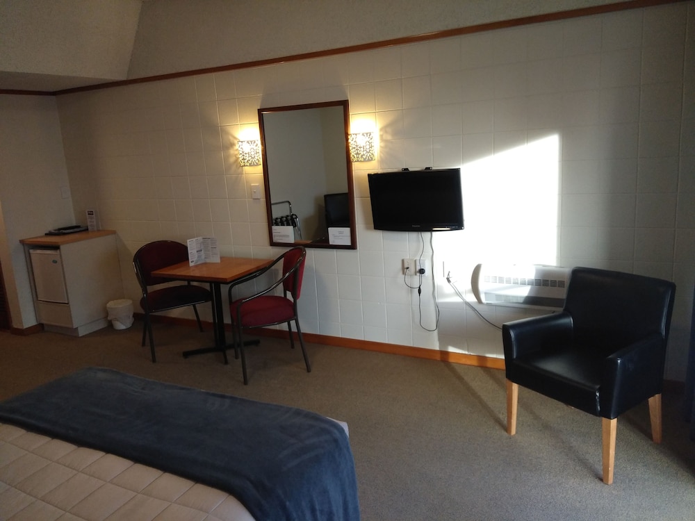 Standard Room, 1 Queen Bed (Standard Queen) photo 2