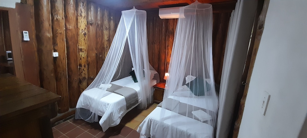 Log Cabin - Photo 7