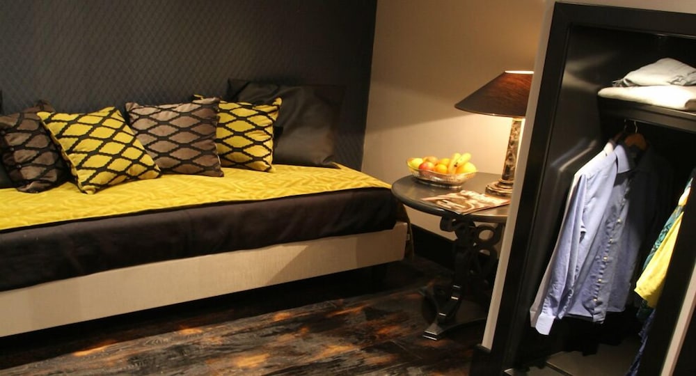 Available room thumbnail 5
